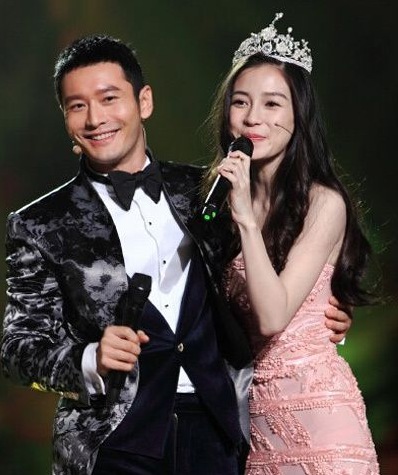 angelababy现身机场全程获搀扶孕味浓 深扒黄晓明baby