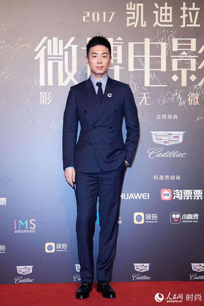 时尚   昨日,朱亚文与一众主创亮相2017微博电影之夜,并凭其主演的