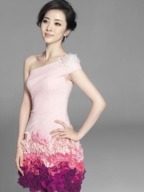 央视主持人李思思将亮相丹妮斯2018婚纱礼服新品发布