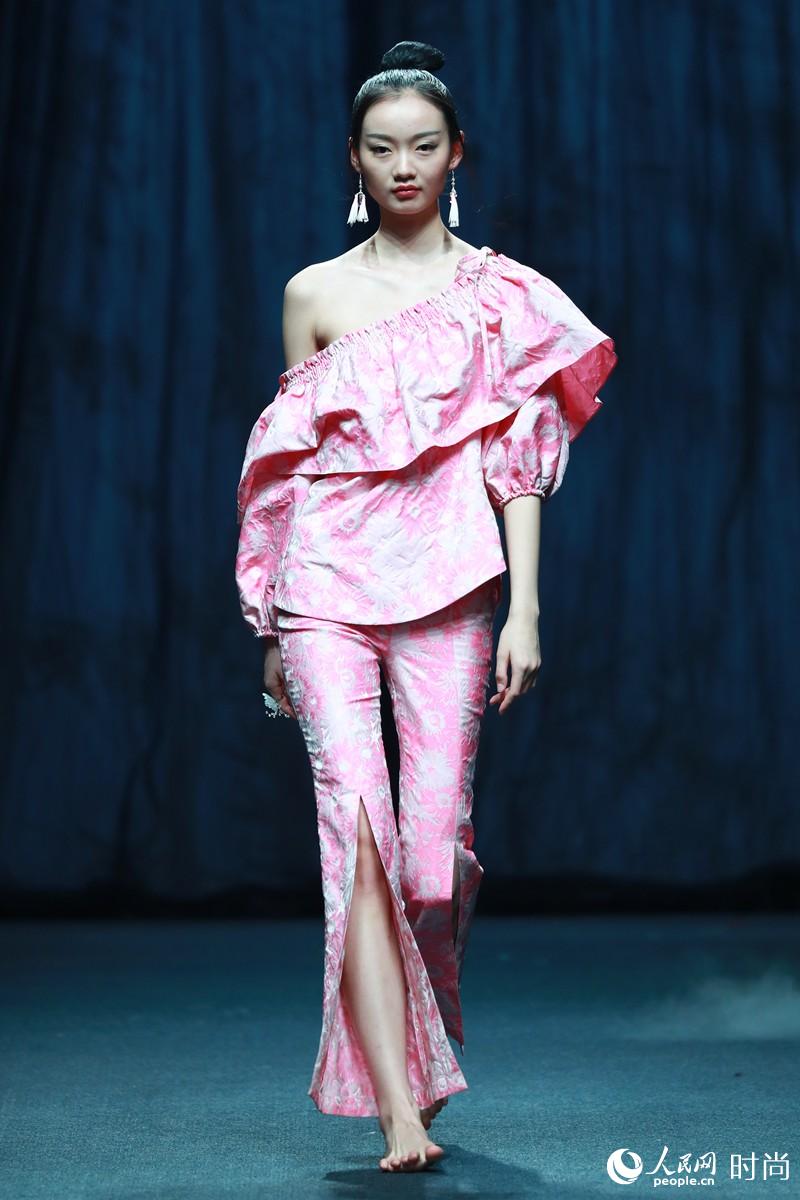 中国国际时装周 盖娅传说上演江湖大秀