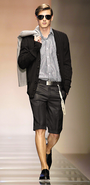 <em>短裤</em>+西装优雅贵公子--男士时尚--人民网