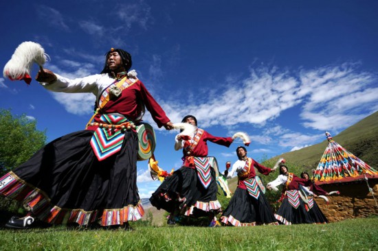 <b>欢乐！西藏近10万文艺大军活跃在藏乡各地</b>